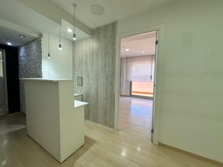 Rent Office space in Passeig de pere iii 18. Despacho premium en zona comercial luz, diseño y ubicación estra