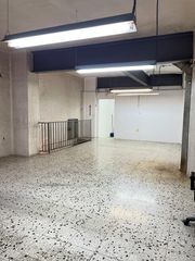 Lloguer Local Comercial a Font dels Capellans - Sagrada Familia. Alquiler de local comercial en manresa