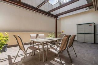 Affitto Appartamento in Font dels Capellans - Sagrada Familia. Impecable piso amueblado, con gran terraza y piscina comunitaria