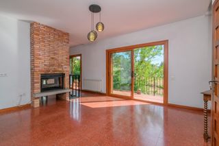 Casa en Sant Salvador de Guardiola. Casa de 5 hab. con jard�n, peque�a piscina y estudio independien