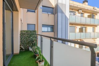 Pis  Carretera vic. Impecable y c�ntrico en manresa 3 hab, suite y balc�n