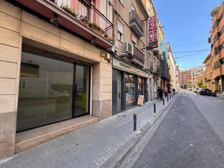 Lloguer Local Comercial a Centre - Passeig i Rodalies. Económico y céntrico local comercial en manresa