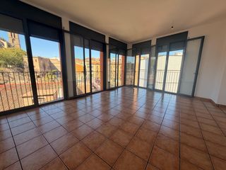 Rent Flat in Escodines. Oportunidad de alquiler en la zona de la clínica sant josep  pis
