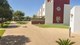 Casa adossada en Ayamonte ciudad. Tu hogar familiar en ayamonte adosado con jardn y parque infant