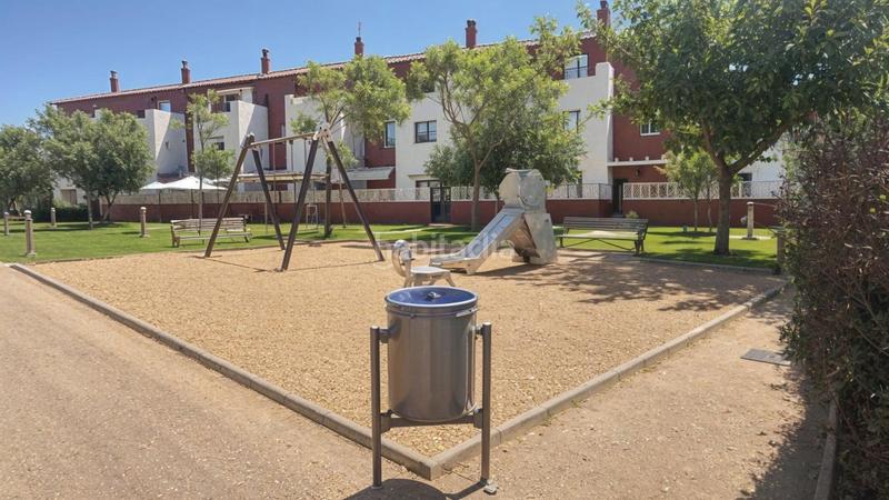 Foto e7de5757-9613-422b-80de-13c020eb6d2d. Casa adosada tu hogar familiar adosado con jardín y parque infantil en Ayamonte