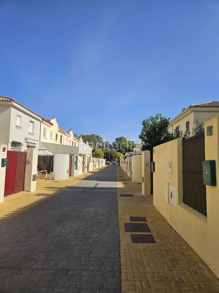Foto 56fa4c1c-83d1-4199-a44b-bf8e6e2d8576. Casa adossada a Pozoalbero Jerez de la Frontera