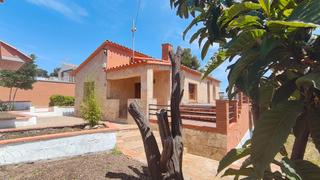 Xalet a Torre de Claramunt (La). Casa independiente en venta en pinedas del armengol_ la torre de