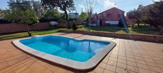 Chalet en Torre de Claramunt (La). Casa independiente en venta en pinedas del armengol_ la torre de