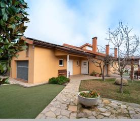 Chalet in Torre de Claramunt (La). ?? espectacular chalet en el char  torre de claramunt!