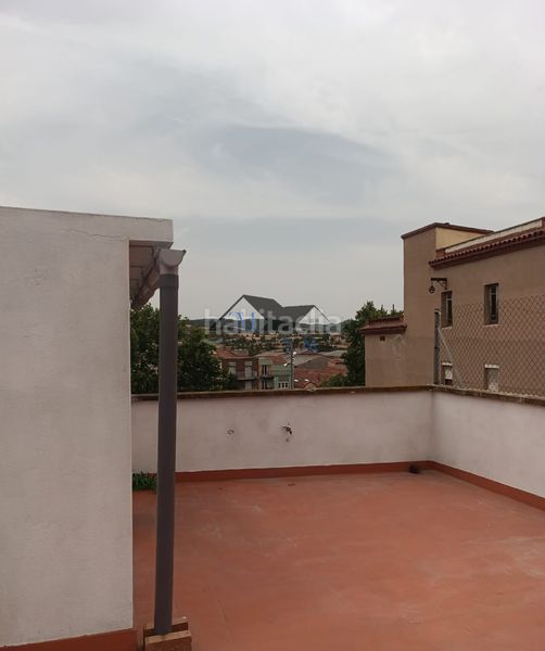 Foto b9534182-ecf9-4fc2-8fcb-ffcc7f6a278f. Casa adossada amb xemeneia calefacció aparcament a Igualada