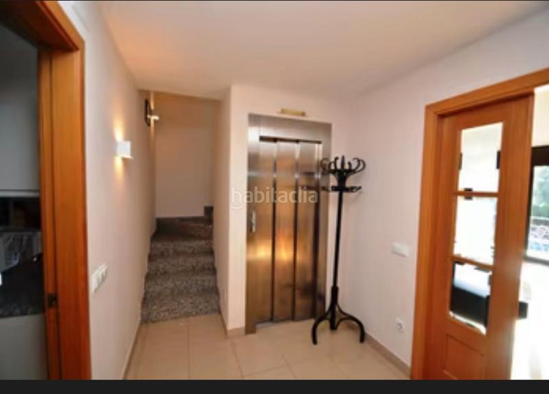 Foto 24f882ee-9ad6-484c-a9b8-a89e272b2b81. Chalet con riscaldamento parcheggio piscina in Les Comes Igualada