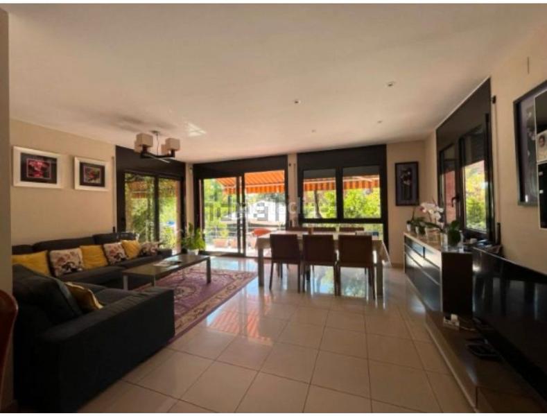 Foto b9146435-30c1-438c-8263-ca6455c8efc7. Chalet con riscaldamento parcheggio piscina in Les Comes Igualada