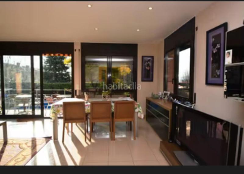 Foto f71d30f2-8a0b-4cc0-bca1-efabff2c4ee8. Chalet con riscaldamento parcheggio piscina in Les Comes Igualada