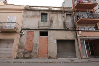Maison jumelée  Carrer de corró. Casa en runes per a realitzar-hi nova construcció