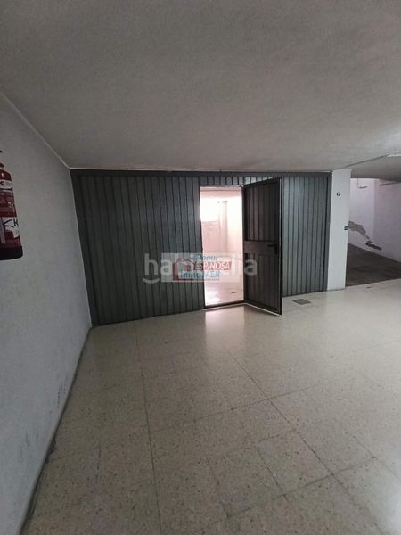 Foto e404a6fa-0d92-43c4-82ea-9eff393ed95c. Aparcament cotxe a Torredonjimeno