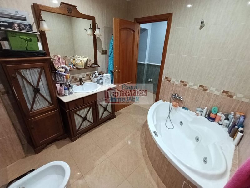 Foto c197d1d0-f2f3-4856-b478-865eb560b801. Piso  en Martos