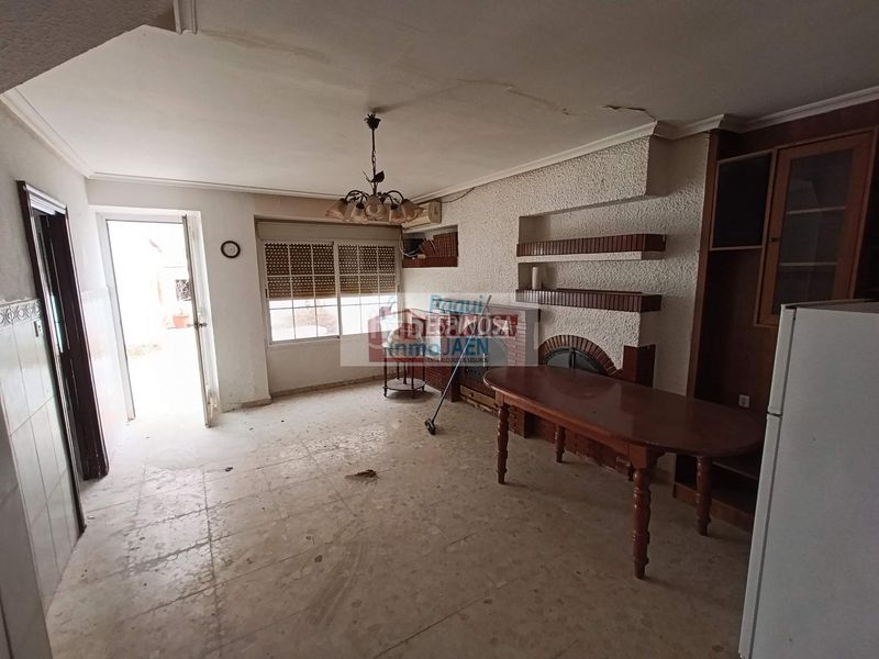 Foto 6287d226-c540-4731-8e52-7e93868c3819. Casa amb aparcament a Torredonjimeno