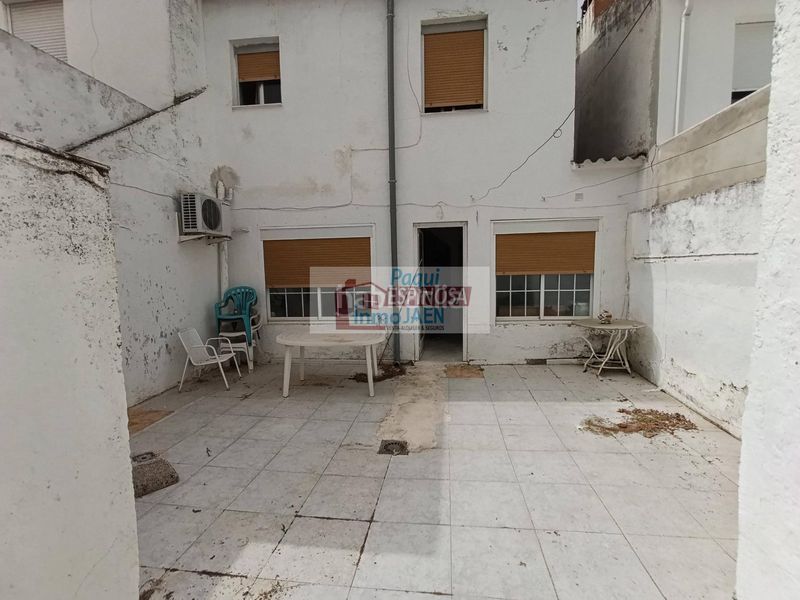 Foto bdffbd51-6e19-4161-ac4e-b4b355a2b326. Casa amb aparcament a Torredonjimeno