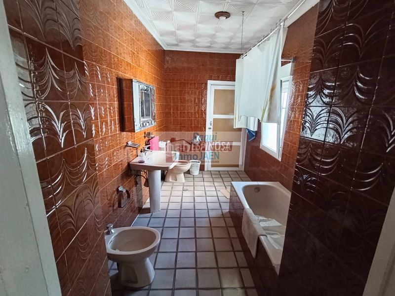 Foto 09a650eb-9ac3-48d0-9190-10485d9ca59d. Casa  en Torredonjimeno