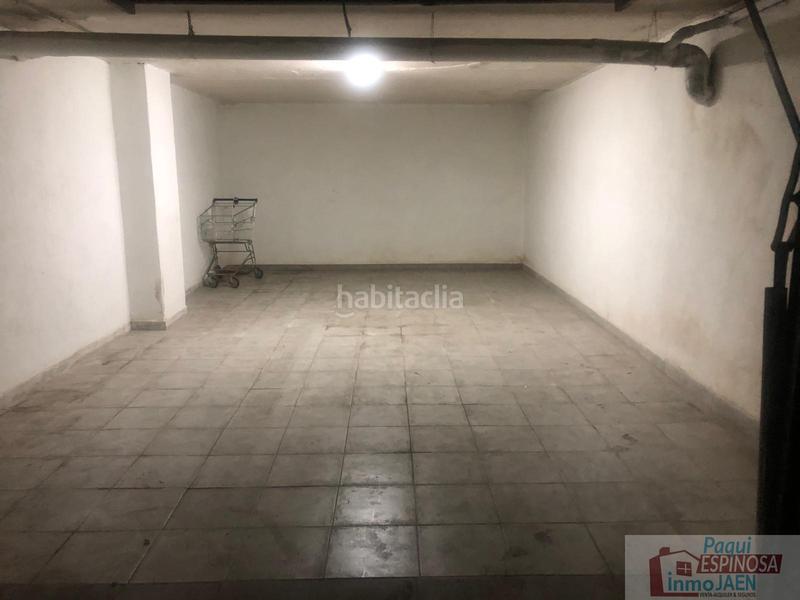 Foto cea6fee2-f3e4-4c2c-b83d-e465af84f578. Autoparkplatz in Torredonjimeno