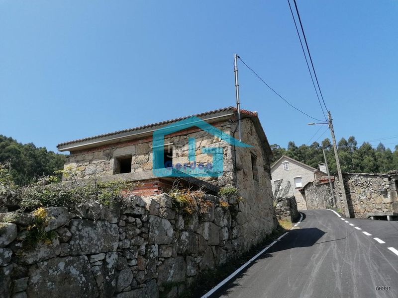 Foto a0d02dee-08eb-42c0-81f4-15855b51a8ff. House with parking in Meis
