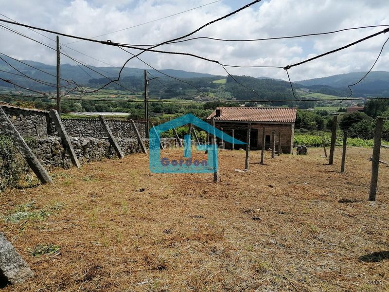 Foto ca4be77a-50ba-445c-bc06-06d71de83736. House with parking in Meis