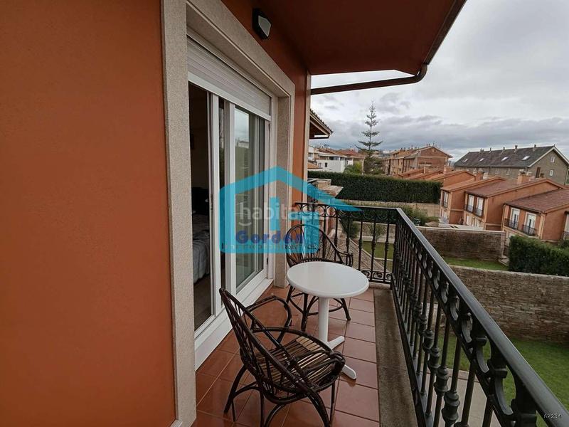 Foto bd3ee539-dff1-4e28-a8fb-6a8cf1d5b2a7. Alquiler chalet en n/a en Sanxenxo pueblo Sanxenxo