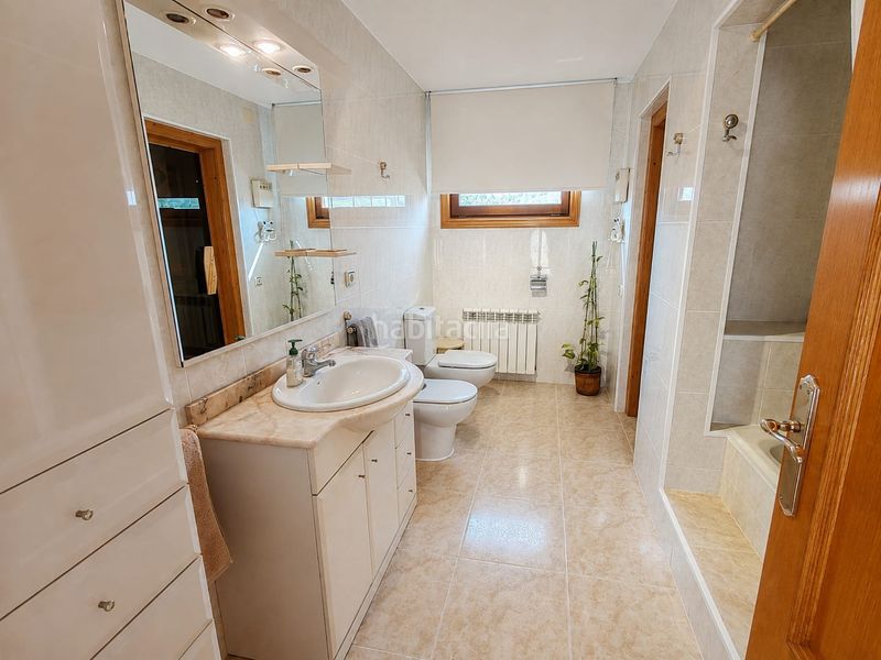 Foto 0a1fceba-2a10-42f2-ac73-97ac13ec9d49. Chalet with heating parking in Masquefa
