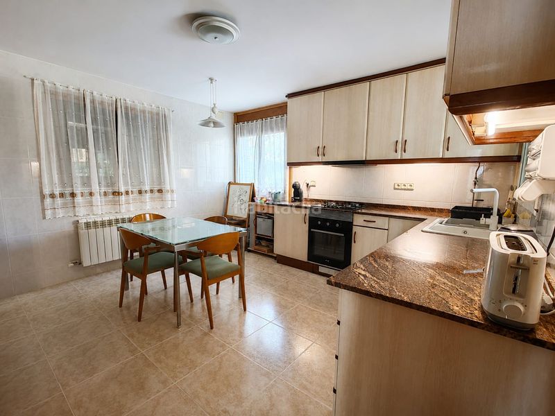 Foto 0ed89c50-8d51-4d8e-a8bb-0eef3922ef22. Chalet with heating parking in Masquefa