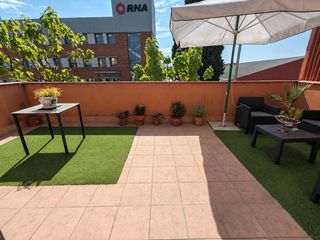 Reihenhaus  Carrer del vallespir. Casa en torre blanca