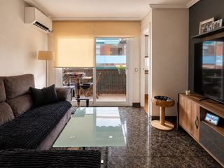 Pis  Carrer de les torres. Piso exterior de 3 habitaciones con ascensor y balcón en sant jo