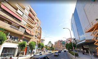 Local Comercial en Santa Marina. Entreplanta junto al corte ingls