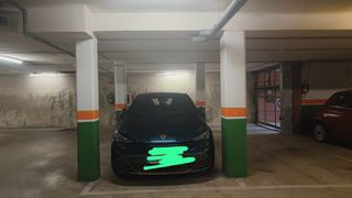 Aparcament cotxe a Dolors bigas 2. 2 plazas de aparcamiento para coche grande en sant cugat del val