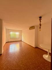 Appartement à Mont Olivet. Piso con gran potencial junto al centro, ruzafa y la ciudad de l