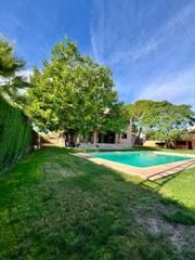 Xalet en La Conarda. Vivienda independiente con casa de invitados, piscina de sal y p