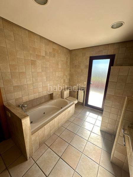 Foto 7a3e043e-571b-4280-83d5-eb68d3562e77. Chalet avec cheminée chauffage parking piscine dans Pobla de Vallbona (la)