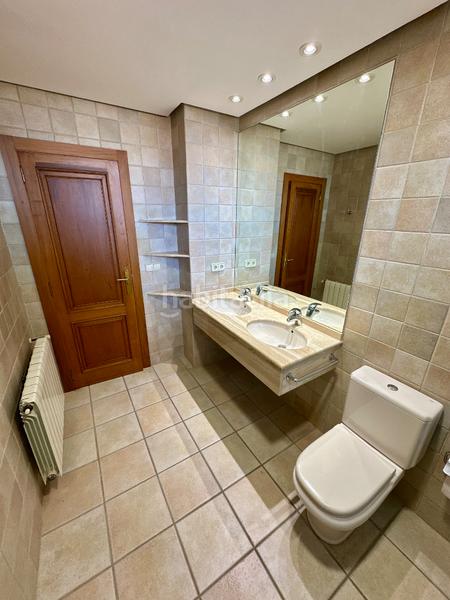 Foto 7d0a43f9-584e-4ac1-b33f-e377cc6ae3cf. Chalet avec cheminée chauffage parking piscine dans Pobla de Vallbona (la)