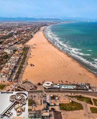 Appartement  Carrer del bisbe. Amplio piso con terraza en una de las zonas con más encanto y pr