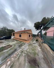 Xalet a Urbanizaciones. Se vende chalet en lliria – parcela de 984 m² con piscina y zona