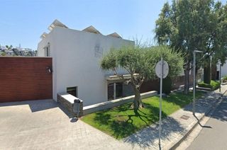 D�plex a Mas d�En Serra - Els Cards. Exclusiva vivienda tipo d�plex con jard�n y terraza privada en s