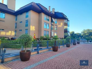 Apartament a Valdepastores-Las Encinas. Exclusiva vivienda en venta en boadilla del monte  calle junta d