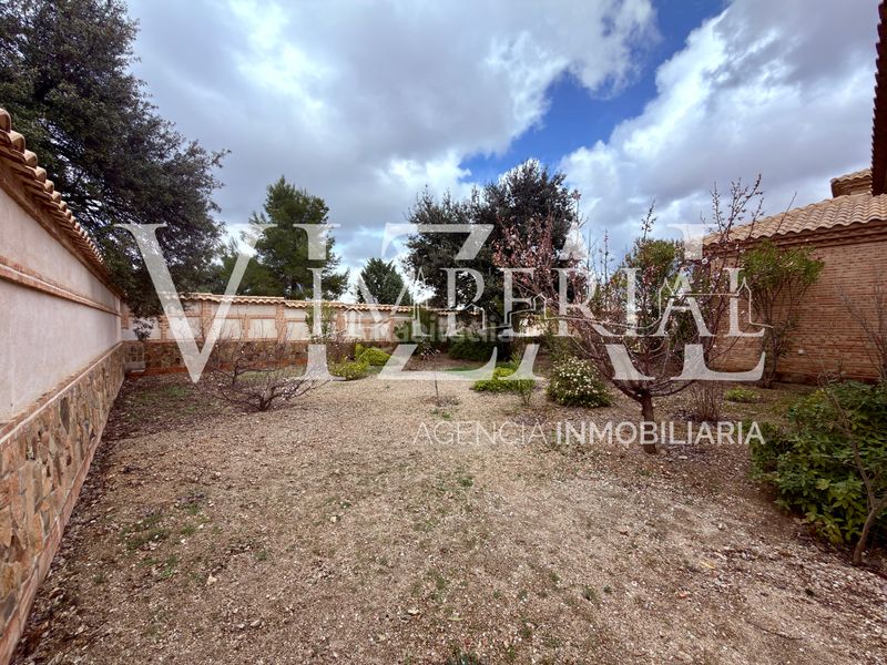 Foto 058b0bc9-cfab-4fa5-8b6c-3fae01f5ab03. Xalet amb calefacció aparcament a Los Cigarrales-La Bastida Toledo