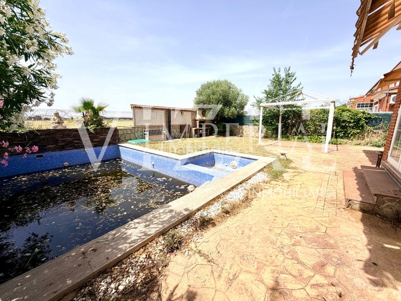 Foto d2235e3c-c024-41eb-9f96-7dccc6407bee. Xalet amb calefacció aparcament piscina a Barcience