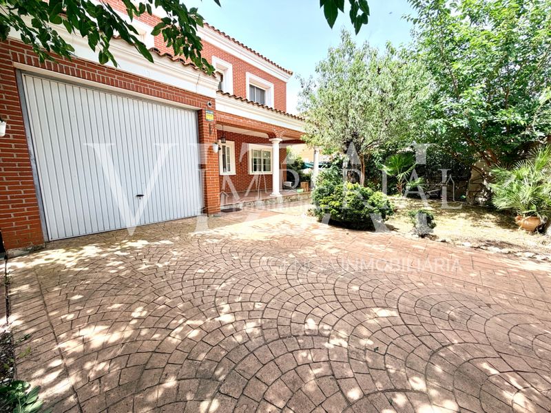 Foto f358f670-110a-43c0-a0f3-82e3d5bb6a9f. Xalet amb calefacció aparcament piscina a Barcience