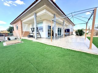 Xalet  Avenida del aguila real. Increible propiedad en urbanizacion privada