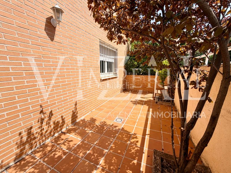 Foto 2e809c43-9e09-40fc-a7a7-f5b5f0dff78b. Casa adossada amb xemeneia aparcament piscina a Buenavista-Valparaíso-La Legua Toledo