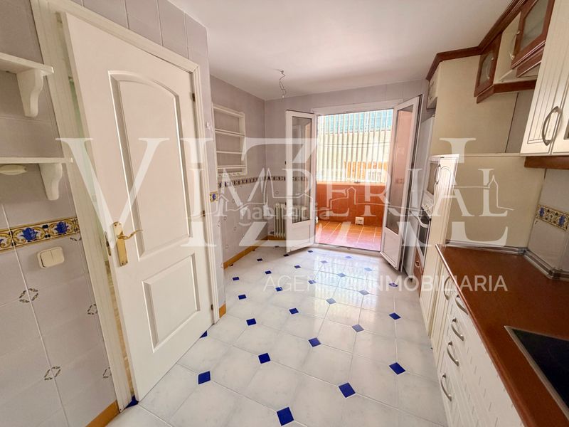 Foto 42b8b0c3-2622-41cc-ae98-50854b819360. Casa adossada amb xemeneia aparcament piscina a Buenavista-Valparaíso-La Legua Toledo