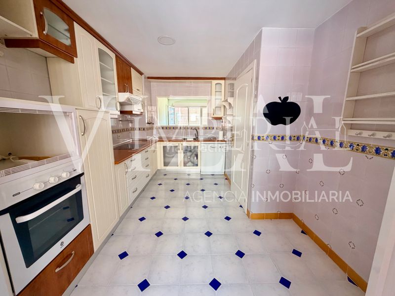 Foto 6a79b77d-1968-4f4c-abd3-589d05b9d7cb. Casa adossada amb xemeneia aparcament piscina a Buenavista-Valparaíso-La Legua Toledo