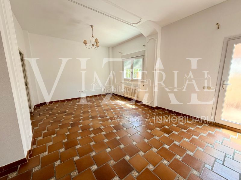 Foto ba1e5352-e2e6-45aa-a413-9a9cbe597f92. Casa adossada amb xemeneia aparcament piscina a Buenavista-Valparaíso-La Legua Toledo