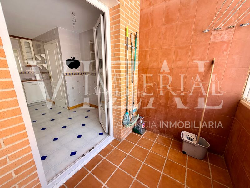 Foto d6b5f025-9947-4d81-8c22-9bd51123bf98. Casa adossada amb xemeneia aparcament piscina a Buenavista-Valparaíso-La Legua Toledo